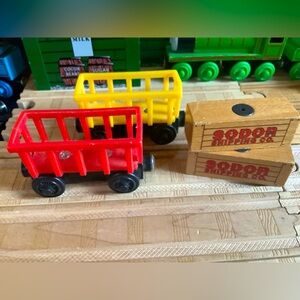 2 Vintage Thomas Circus Train Cars with 2 Cargo crates, Animals already Escaped
